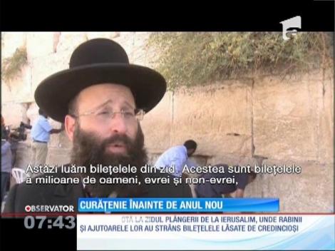 Forfotă la Zidul Pl&acirc;ngerii din Oraşul Sf&acirc;nt