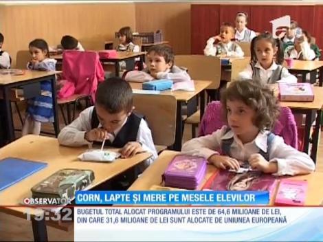 Corn, lapte și mere pe mesele elevilor