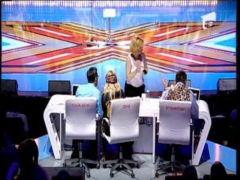 VIDEO EXCLUSIV! Jurata Delia îşi dă "like" de pe telefonul lui Ştefan Bănică