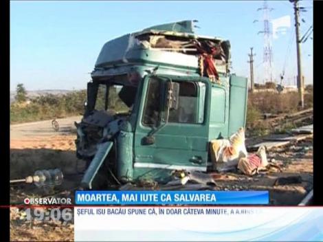 UPDATE / Tren aruncat de pe șine de un camion