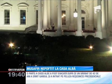 Panică la Casa Albă. Un necunoscut a sărit gardul