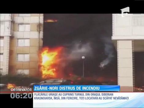 Un zgârâie-nori a fost distrus de un incendiu violent, în Krasnoiarsk