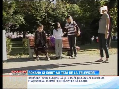 Un bărbat susţine că este tatăl celor doi copii care locuiesc în parc