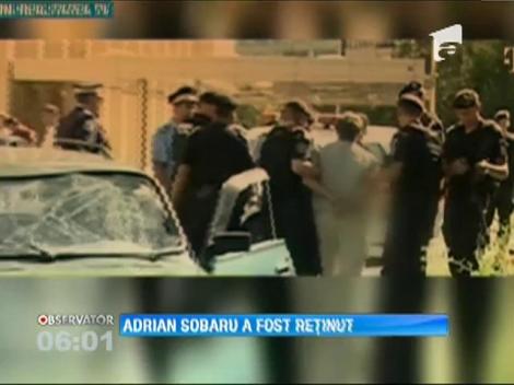 Adrian Sobaru a fost reţinut pentru 24 de ore, după ce şi-a condus maşina prin barierele Guvernului