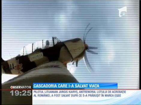 Multi-campion mondial de acrobaţie aviatică, salvat de o cascadorie