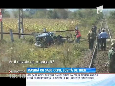 Mașină cu șase copii, lovită de tren