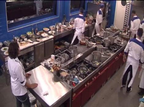 Chef Florin Dumitrescu ia decizii radicale: ’’Dacă vă mai bateți joc de mine cum ați făcut-o în seara aceasta, dormiți fără saltele’’