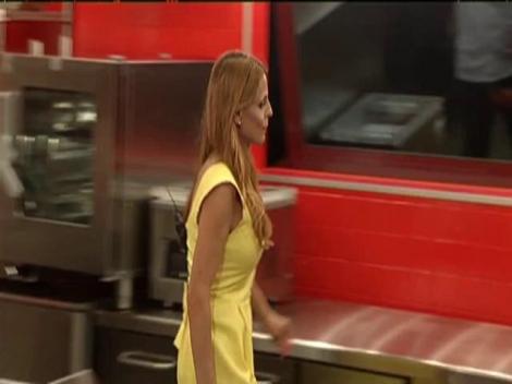 Surpriză SEXY! Valentina, noua concurentă, a atras toate privirile!