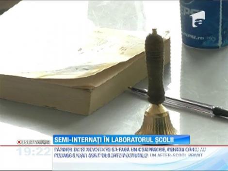 O sută de copii înghesuiți într-o sală de clasă! Se întâmplă în București