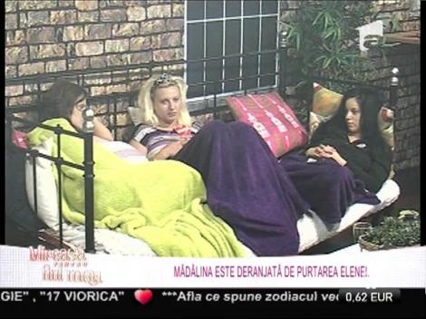 Elena, criticată pentru că poartă discuții cu lavaliera &icirc;nchisă!