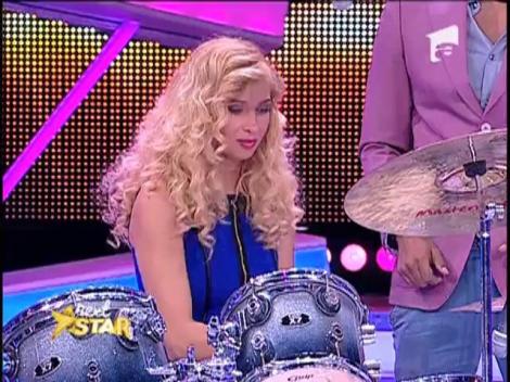 Lora cântă la tobe pe scena Next Star!