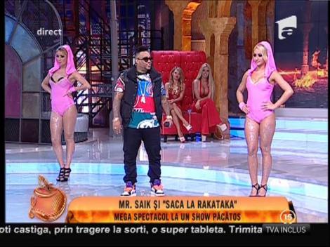 Mr. Saik salută publicul ”Un show păcătos”
