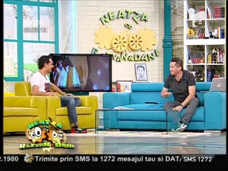 Smiley News: Cu șarpele la plimbare