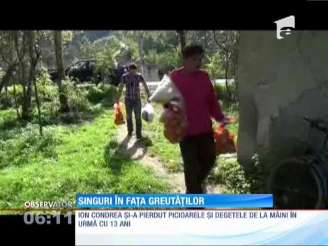 Fără picioare şi degete la mâini un bărbat se luptă să supravieţuiască într-o casă dărăpănată