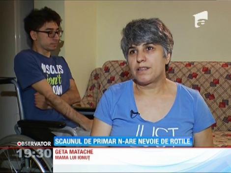 Nu mai sunt locuințe sociale pentru persoanele imobilizate într-un scaun cu rotile