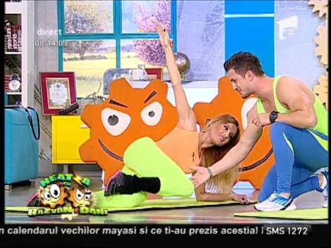 Fitness la Neatza! Flavia și Miruna își antrenează mușchii fesieri
