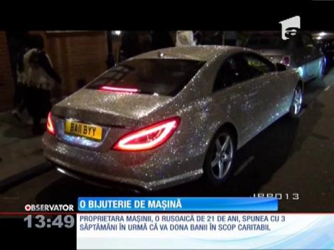 Bolid placat cu un milion de cristale Swarovski, scos la vânzare pentru 90 de mii de lire