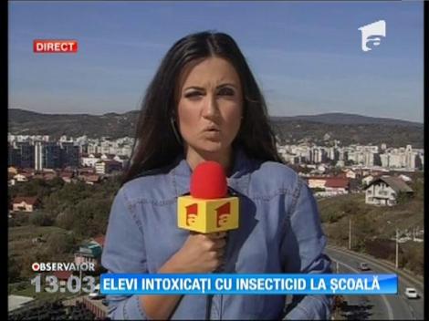 Elevi intoxicaţi cu insecticid la şcoală