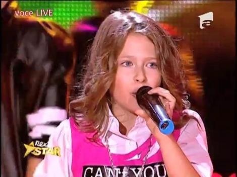 Oameni buni, fetiţa asta e o minune de copil! A cântat DUMNEZEIEŞTE, iar spectatorii au făcut senzaţie pe scenă!