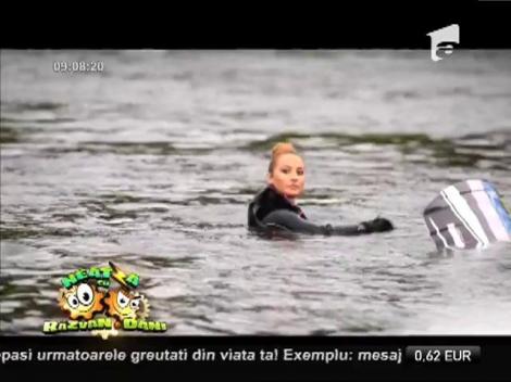 Flavia a făcut waveboard pe lacul Snagov!