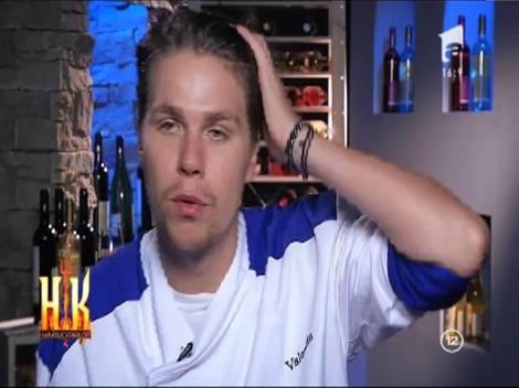 Valentin: „Nu-mi spui tu mie să nu-mi fac părul, că tu ți-l faci în permanență”