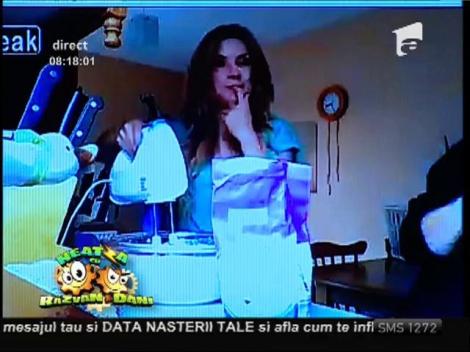 Smiley News: Piţipoanca din bucătărie