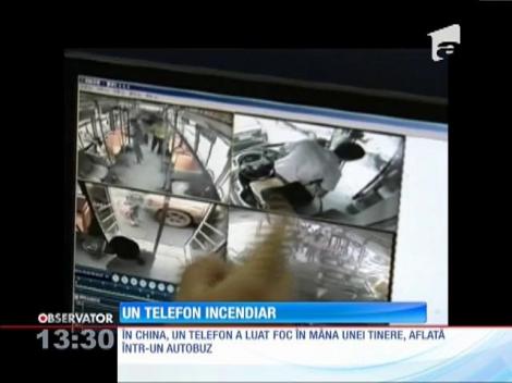 Un telefon a explodat în mâna unei tinere aflată în autobuz