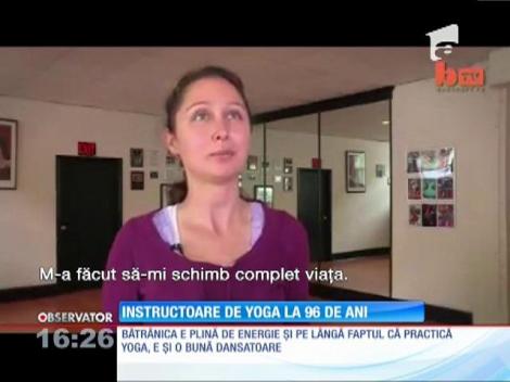Instructoare de yoga la 96 de ani