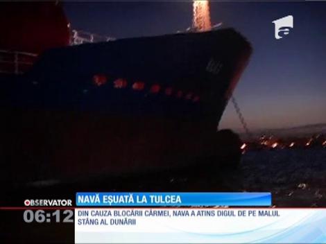 Navă eșuată în apropiere de portul Tulcea