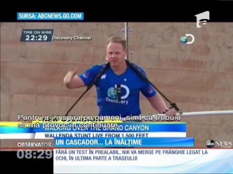 Pe frânghie între doi zgârie-nori din Chicago