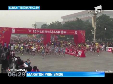 30 de mii de sportivi şi-au riscat sănătatea la maratonul din Benjing