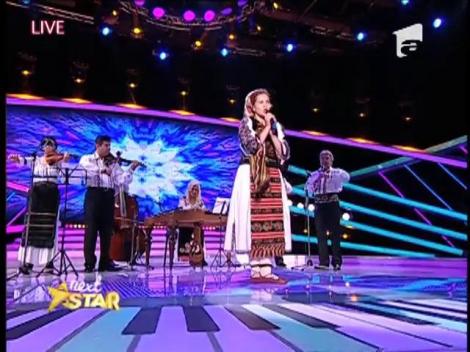 O minune de fetiță! Pasionată de tradiții, Florina Bălan a încins atmosfera și a dat o petrecere pe cinste!