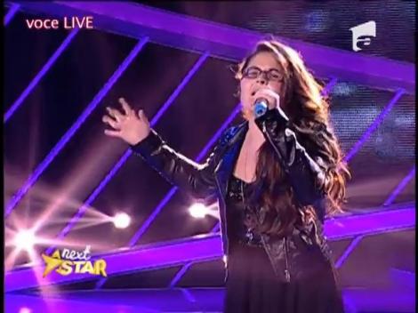 Dumnezeule, ce poveste! Giulia Voinea, fetița cu voce de aur, e susținută de un înger! Cântă absolut DUMNEZEIEȘTE!