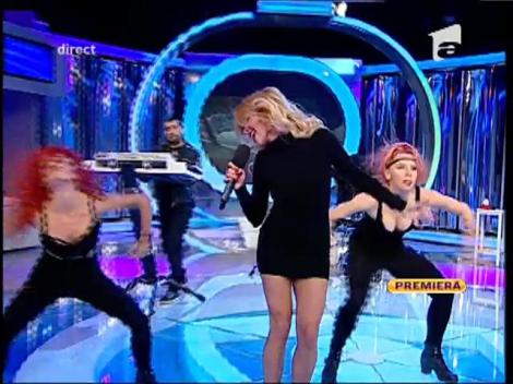 Premieră! Lora - ”Arde”