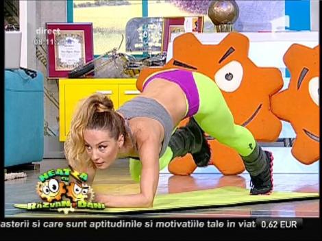 Fitness la Neatza! Flavia și Miruna își antrenează mușchii abdominali