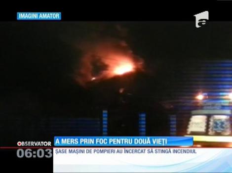 Un poliţist a salvat două femei din mijlocul unui incendiu