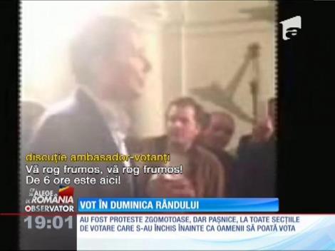 România alege, dar ce se alege de România / Sute de români au protestat în fața secțiilor de votare din diaspora