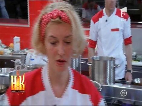 Tensiune în bucătăria Hell's Kitchen! Concurenții încep să dea rateuri! Surprizele apar la venirea unui invitat SPECIAL!
