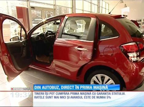 Tinerii din autobuz, direct în prima mașină