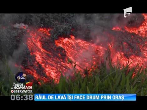 Râul de lavă continuă să îşi facă drum printr-o localitate din Hawaii
