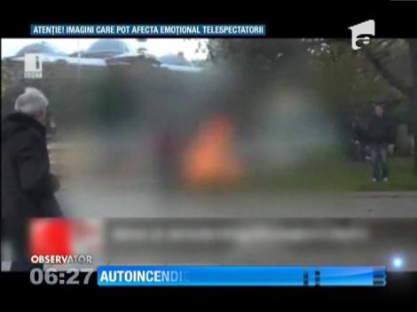 Imagini șocante! O femeie şi-a dat foc în faţa sediului preşedinţiei