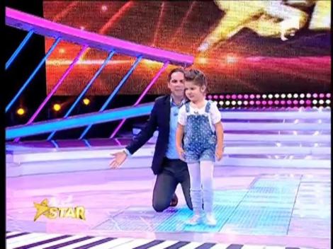 Prezentare: Lorennei Mihalcea îi plac păpuşile şi adoră să cânte