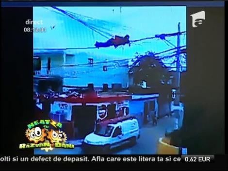 Smiley News: Exerciții fizice pe cablul telefonic