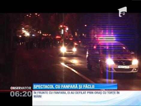 Spectacol cu fanfară şi făclii, în Piatra Neamţ