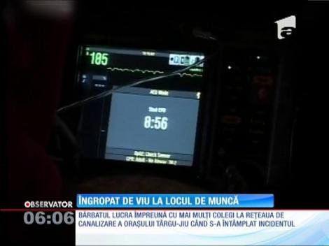 Un muncitor a fost îngropat de viu aseară într-un şanţ de patru metri