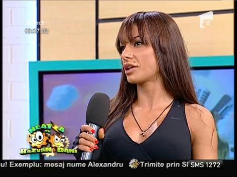 Ooo, mişcări apetisante şi unduiri HOT! Flavia şi Miruna, aşa cum nu le-ai mai văzut vreodată! Cum s-au antrenat acestea!