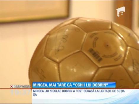 Cea mai scumpă minge din România a fost scoasă la licitaţie