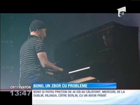 Solistul trupei U2, un zbor cu probleme