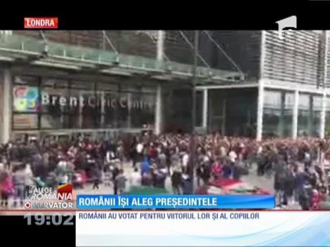 România alege, dar ce se alege de România / Românii își aleg președintele