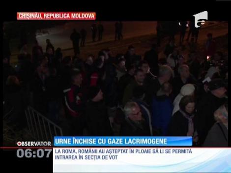 Confruntări violente între români şi forţele de ordine în jurul secţiilor din Paris şi Torino